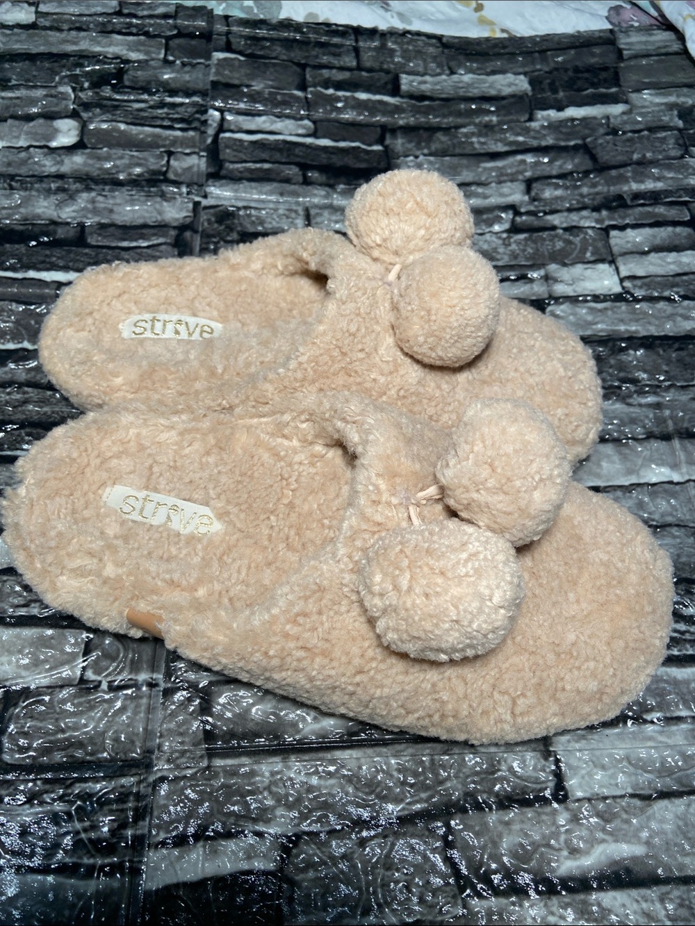 Strive Riga Clog Slipper - Picture 2 of 7